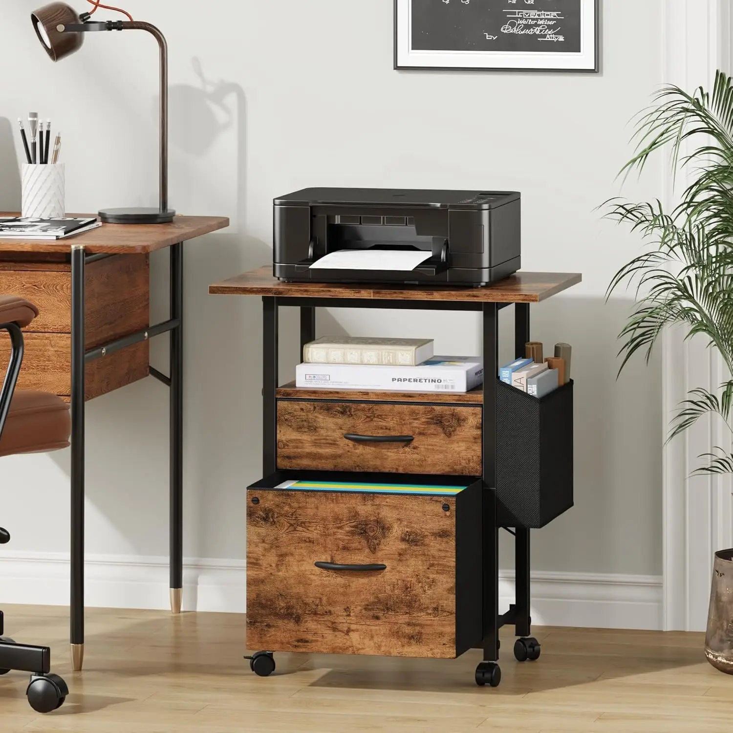 خزانة ملفات ذات درجين مع سطح مكتب ممتد، وخزانة ملفات متدحرجة، باللون البني الفاتح