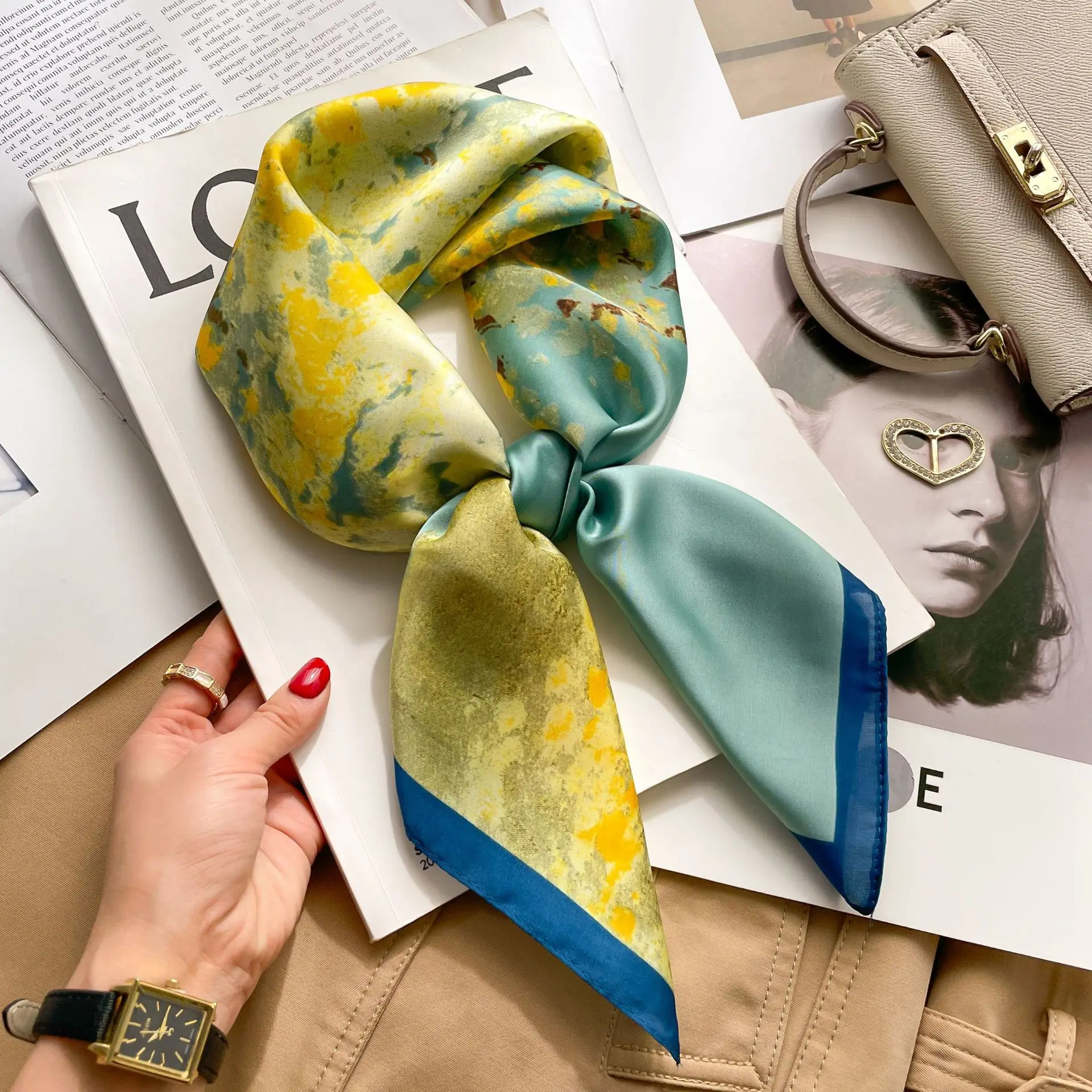 2025 Moda di Lusso Stampa 70*70 cm Sciarpa Quadrata di Seta Delle Donne Morbido Raso Hairband Fazzoletto da Collo Cravatta Fascia Femminile Foulard Borsa Nastro