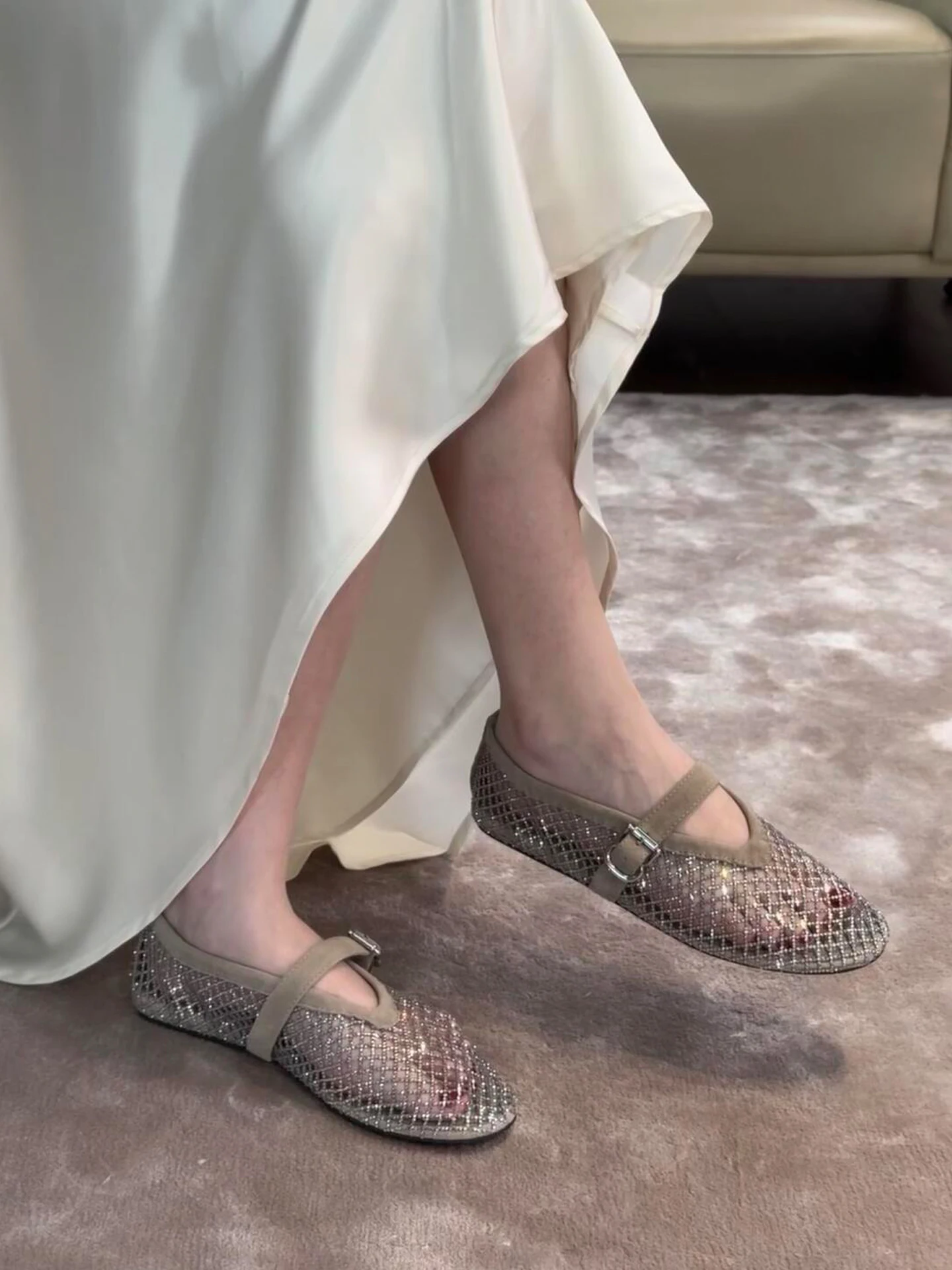 scarpe-mary-jane-da-donna-con-fondo-piatto-e-design-a-rete-modello-water-diamond-novita-estate-2026-con-cinturino-intagliato