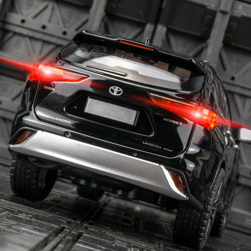 1:24 Toyota HIGHLANDER Streetcar version Diecast Metal Alloy Model car Sound Light Pull Back Collection Kids Toy Gifts