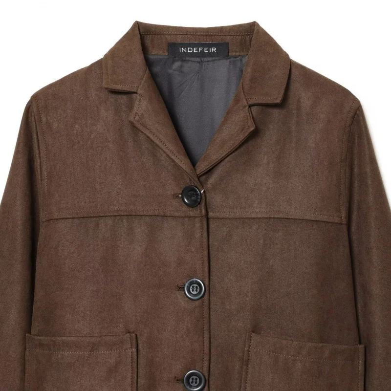 Nowa europejska i amerykańska moda damska, krótkie spodnie z brązowego zamszu o fakturze.