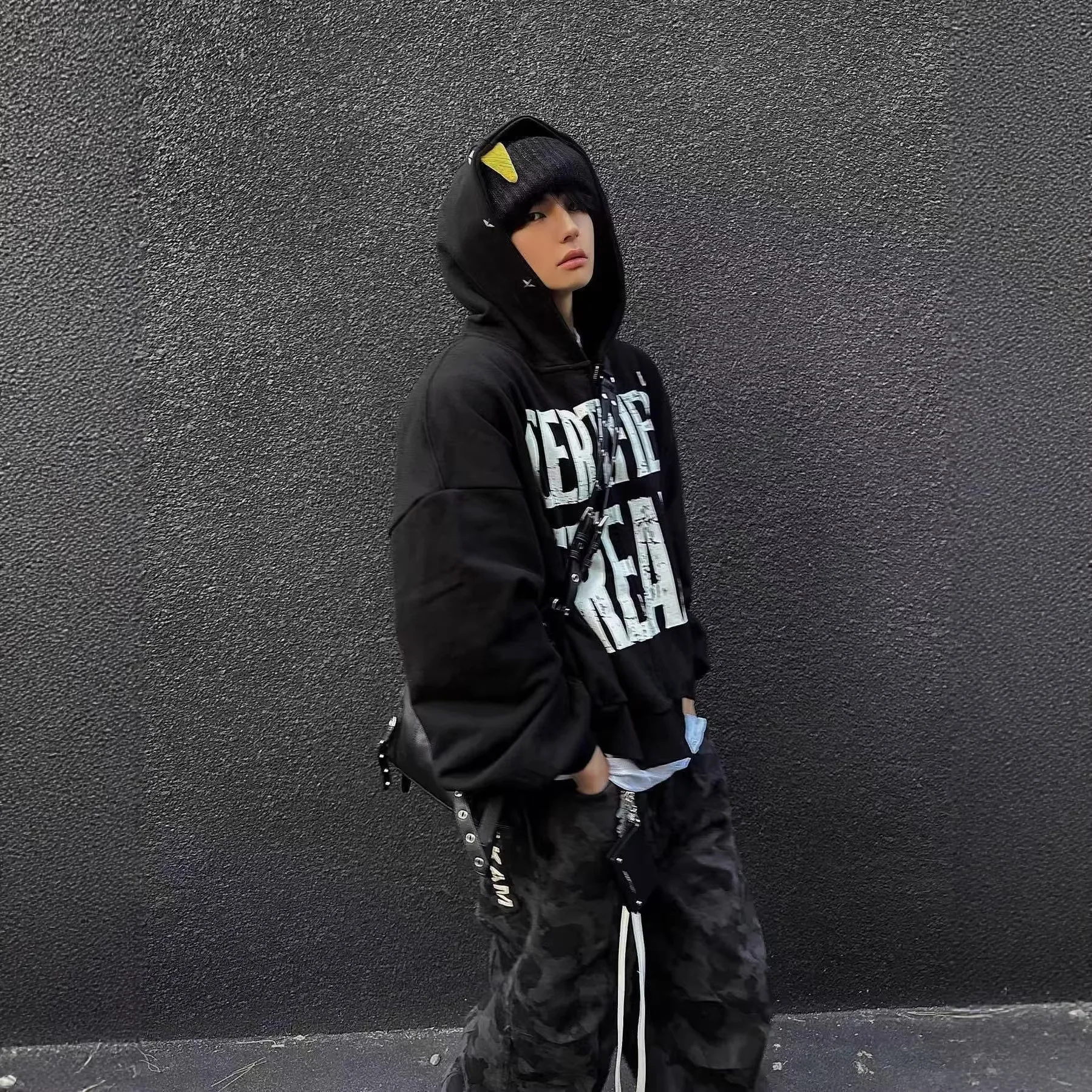 

Grailz Zico Jointed Cap with Star Cracks and Slogan Print Embroidered Hearts on the Front and Zipper Hooded Jacket Project G/R