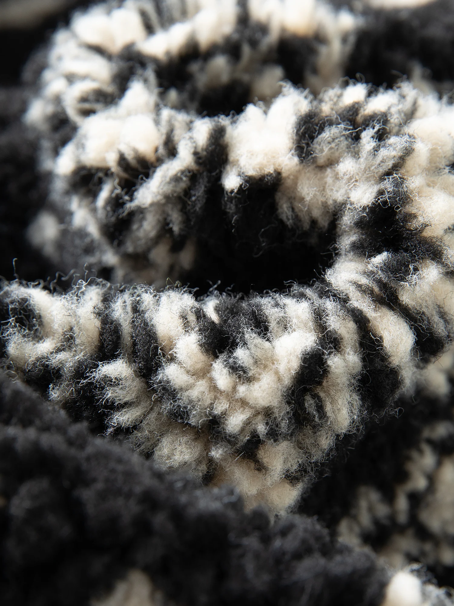 DUSHU ريترو مطبوعة عكسها أسفل سترة المرأة الياقة المستديرة نمط الشتاء الجديد 2025 معطف دافئ بوهو نمط الشارع الشهير التنقل