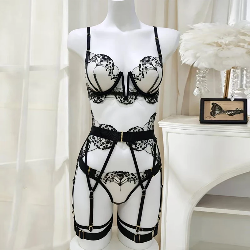 Conjunto de lencería sexy para mujer con encaje y diseño floral, de corte ultrafino, con sujetador de escote en V, liguero, tanga y tiras para las piernas, de ajuste ceñido.