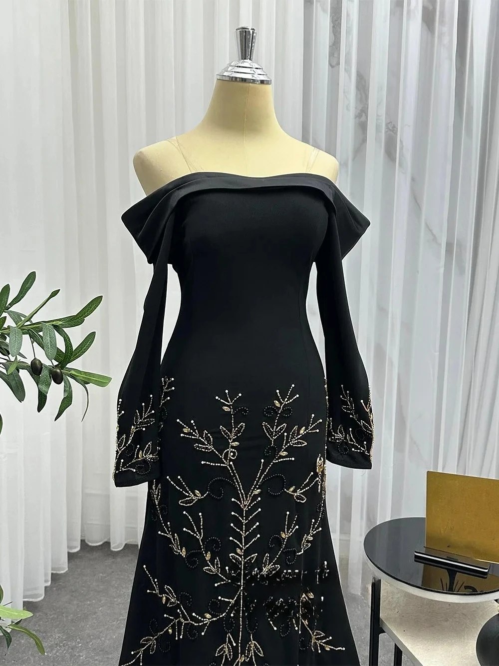 긴 소매 보트넥 이브닝 드레스 맞춤형 우아한 비딩 스팽글 스윕 트레인 로브 드 소와레 아라비안 프롬 가운 매칭