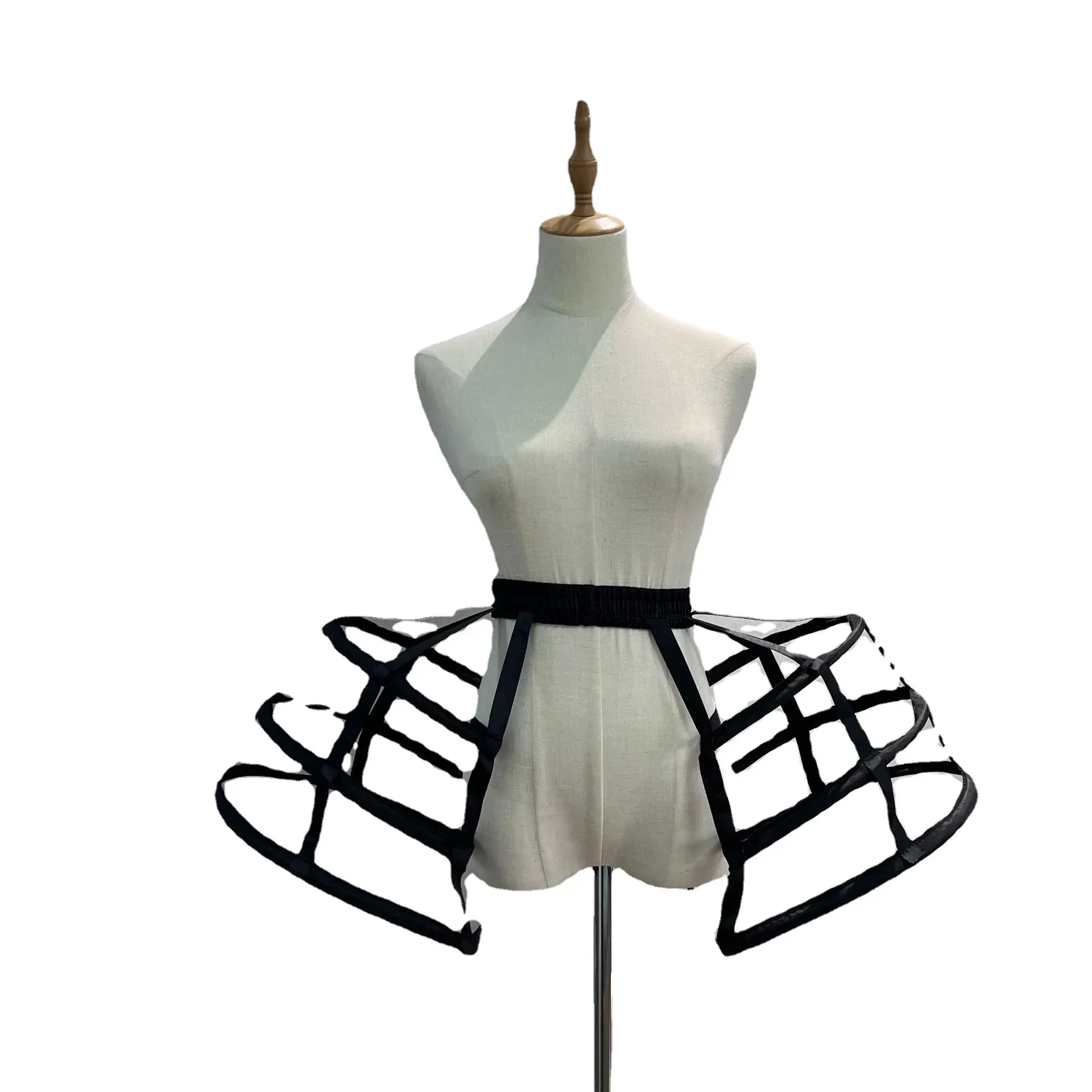 

Трехслойная ажурная черно-белая юбка в виде птичьей клетки поддерживает 3 круга двусторонней нижней юбки в стиле Лолиты