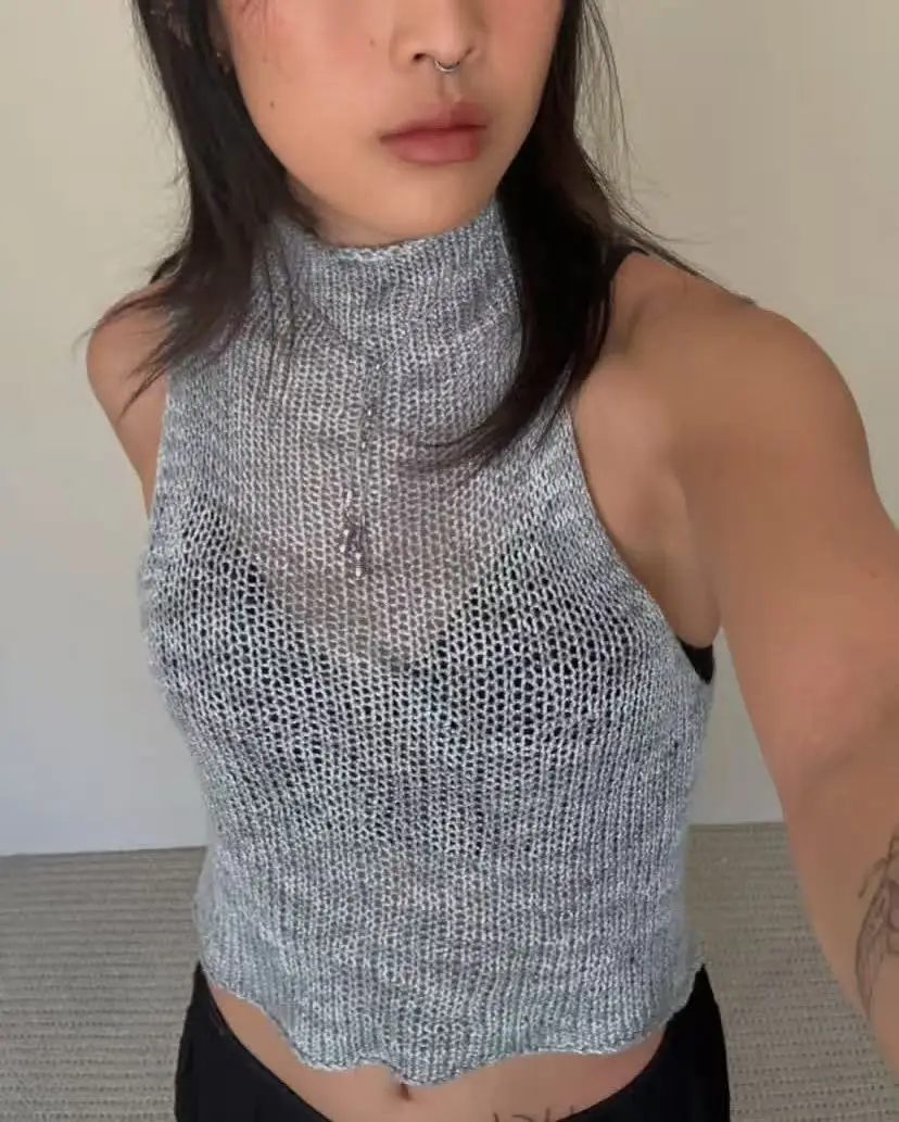 New high neck sleeveless vest for women in summer with a niche design, slim fit and versatile for wearing outside