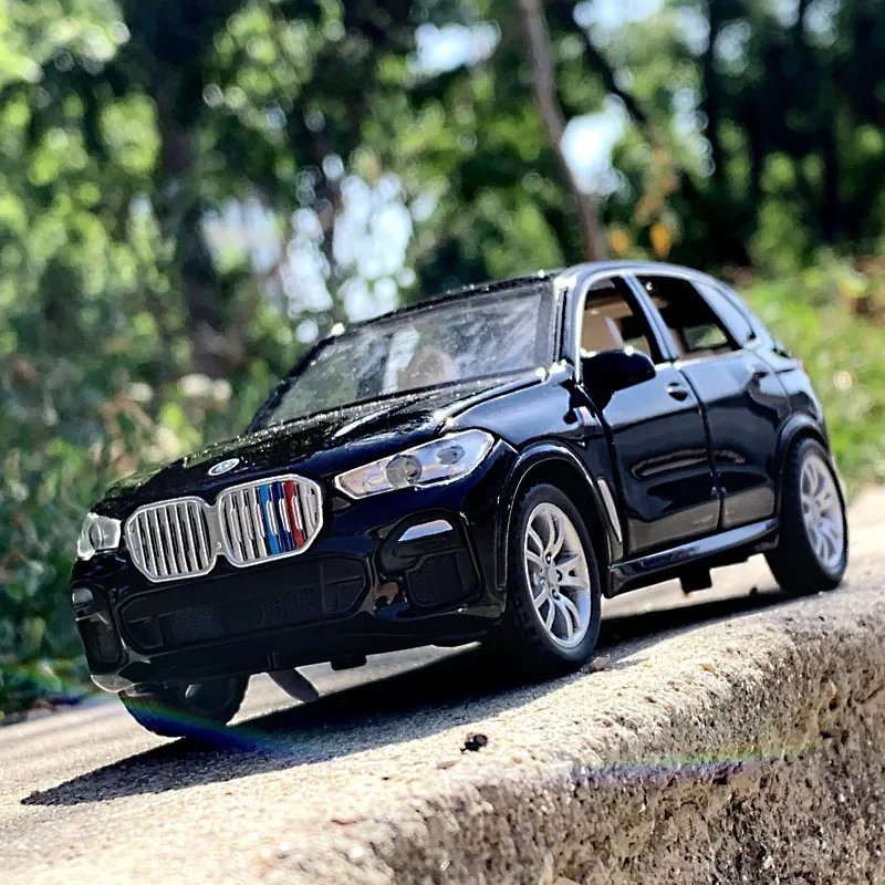 

1:32 BMW X5 Внедорожник Высокая имитация литья под давлением модель автомобиля из металлического сплава Звук Свет Откатная коллекция Детские игрушки Подарки F163