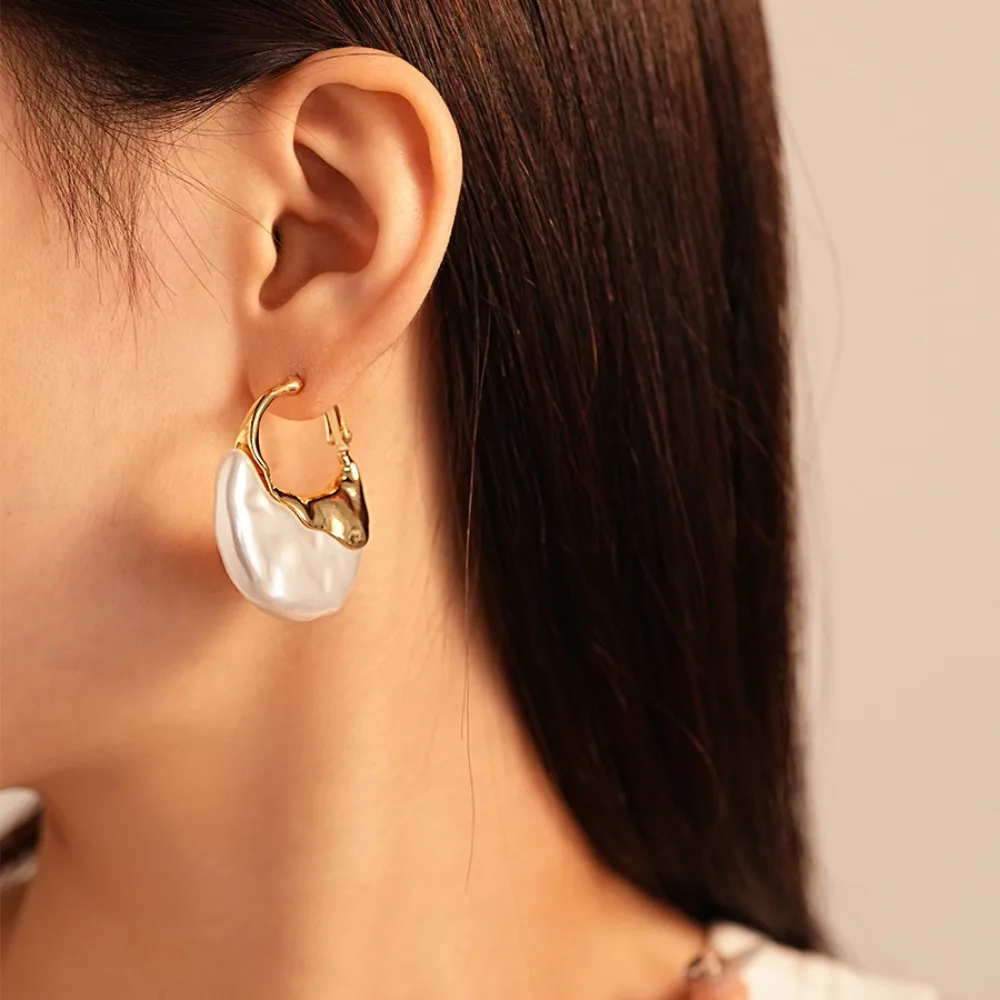 Irregular Shape Retro Faux Pearl Earrings Elegant Wrinkled Texture French Pearl Pendant Danglers High-End Quality French Style