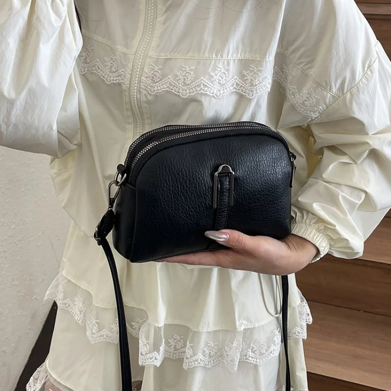 세련된 여성용 투명 크로스백, 가죽 트림이 있는 트렌디한 PVC 소재, 안전과 스타일을 겸비한 페스티벌 가방