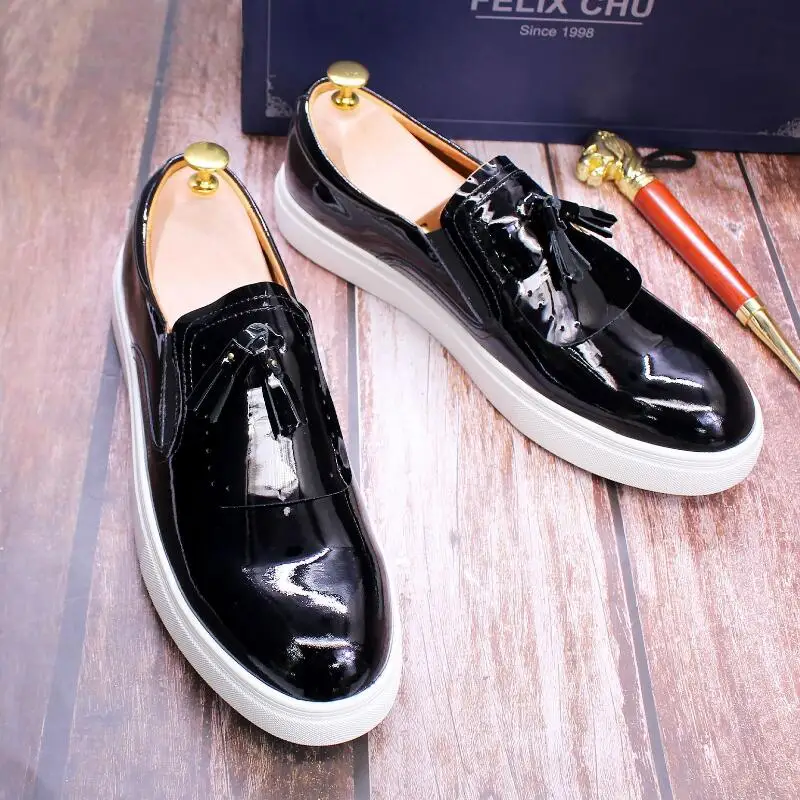 

New patent leather casual men's shoes smooth uppers flat tassel loafers real cowhide European fashion sports shoes A19