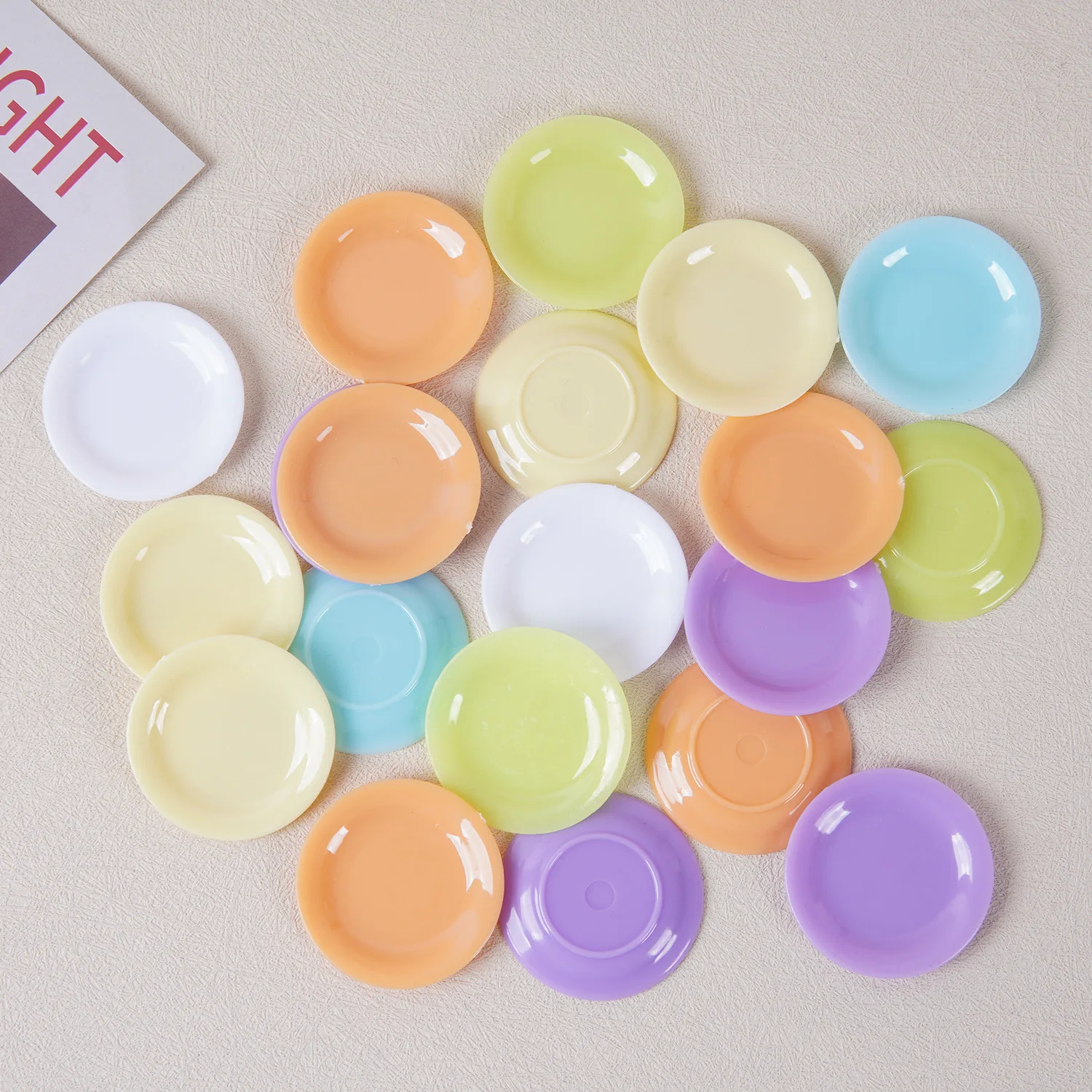 20pcs 3.5cm Mini Plate Saucer Realistic Tray Model Macaron Color Scheme Miniature Kitchen Tableware Food Toy Doll Accessories