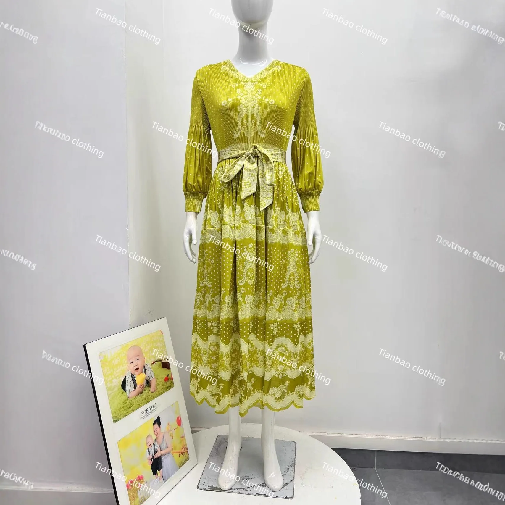 

Miyak Wholesale V-neck Autumn New Elegant Bronzing Dress Printed Lace-up Temperament Loose Women's Dress