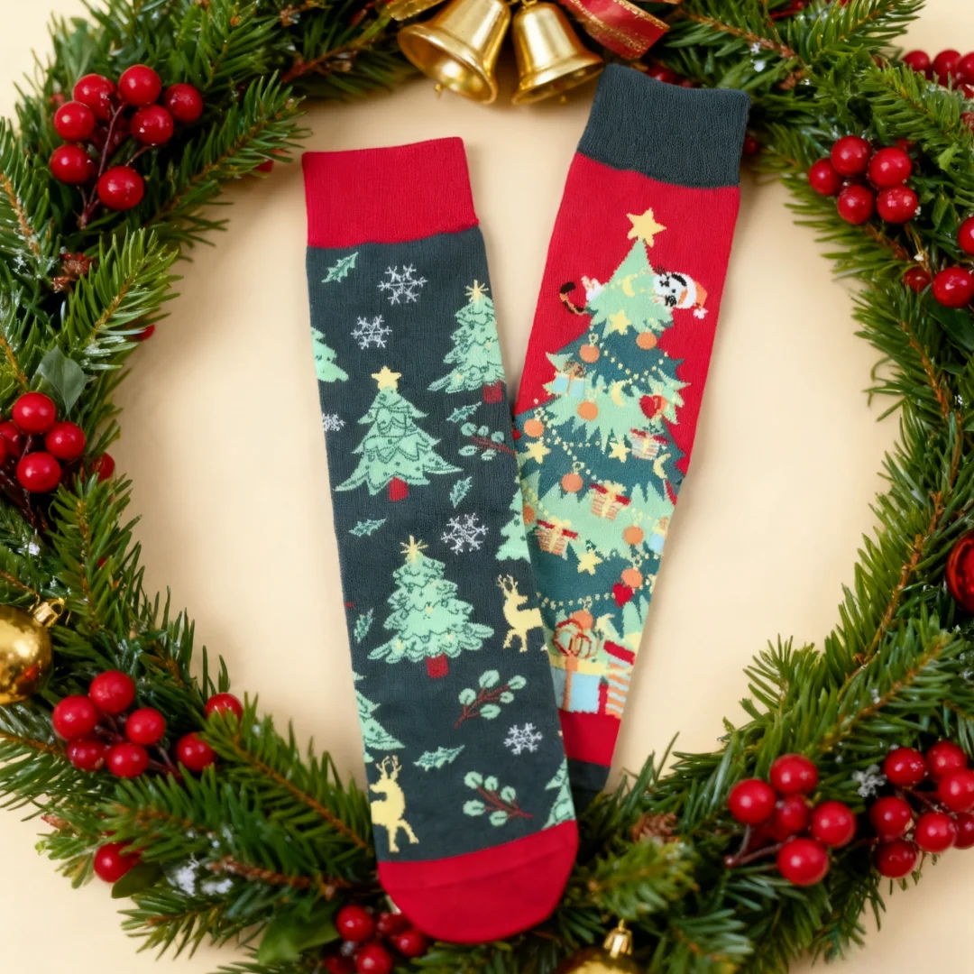 1 Pair Of Mid-calf Socks Printed Christmas Trees With Holiday Gifts, Featuring A Stylish AB Design