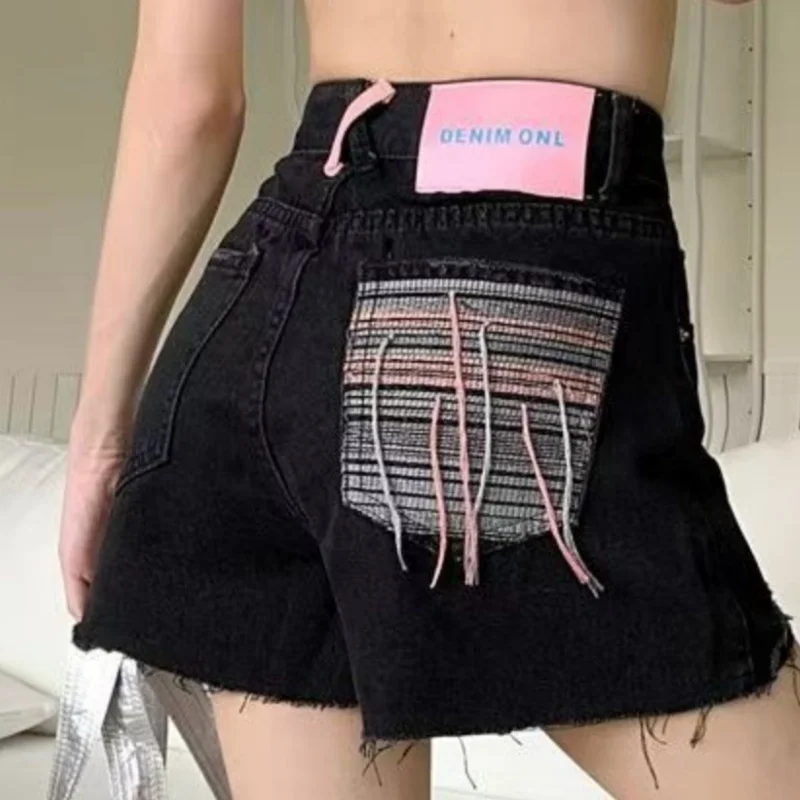 جينز صيفي غير رسمي على الطراز الأمريكي بتصميم كلاسيكي أسود هوتي للنساء سروال جينز نسائي عالي الخصر يرفع الأرداف Jorts Y2k