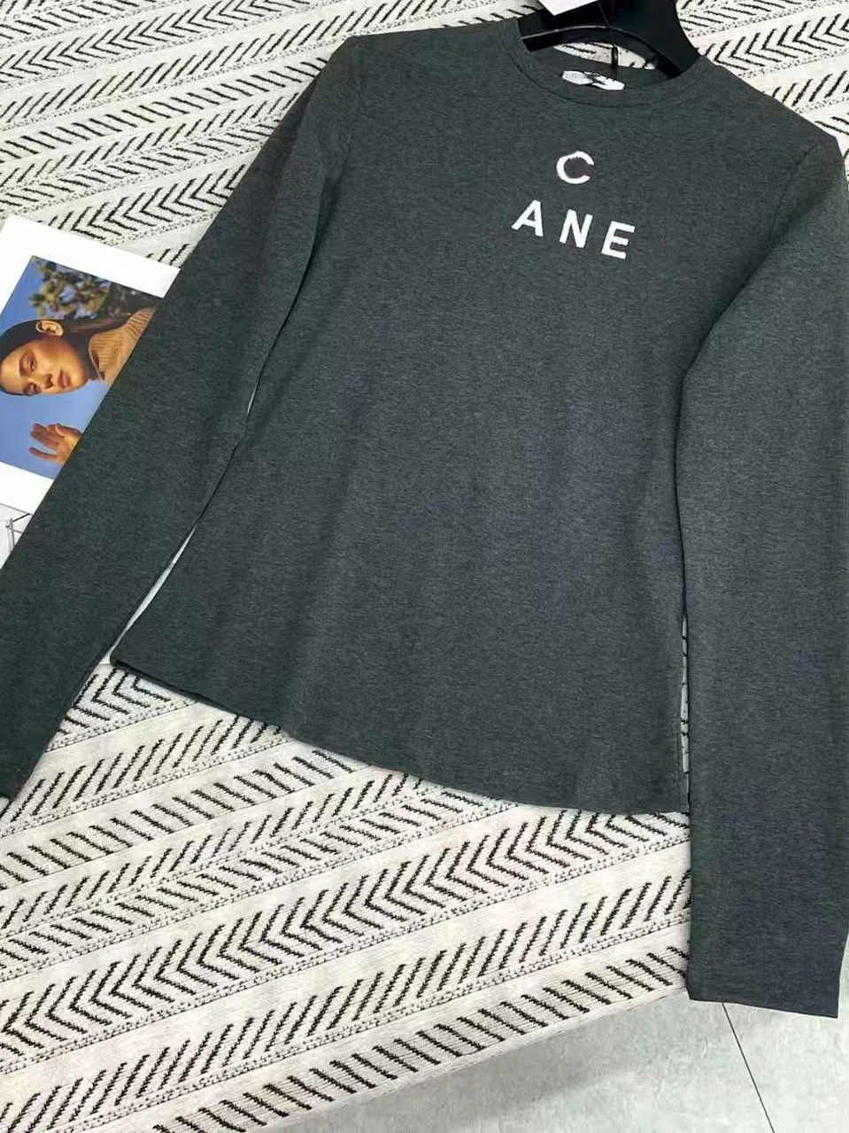 New Fall/Winter Casual and Stylish Round-Neck Color-Block Long-Sleeve T-Shirt Base Layer Top for Women