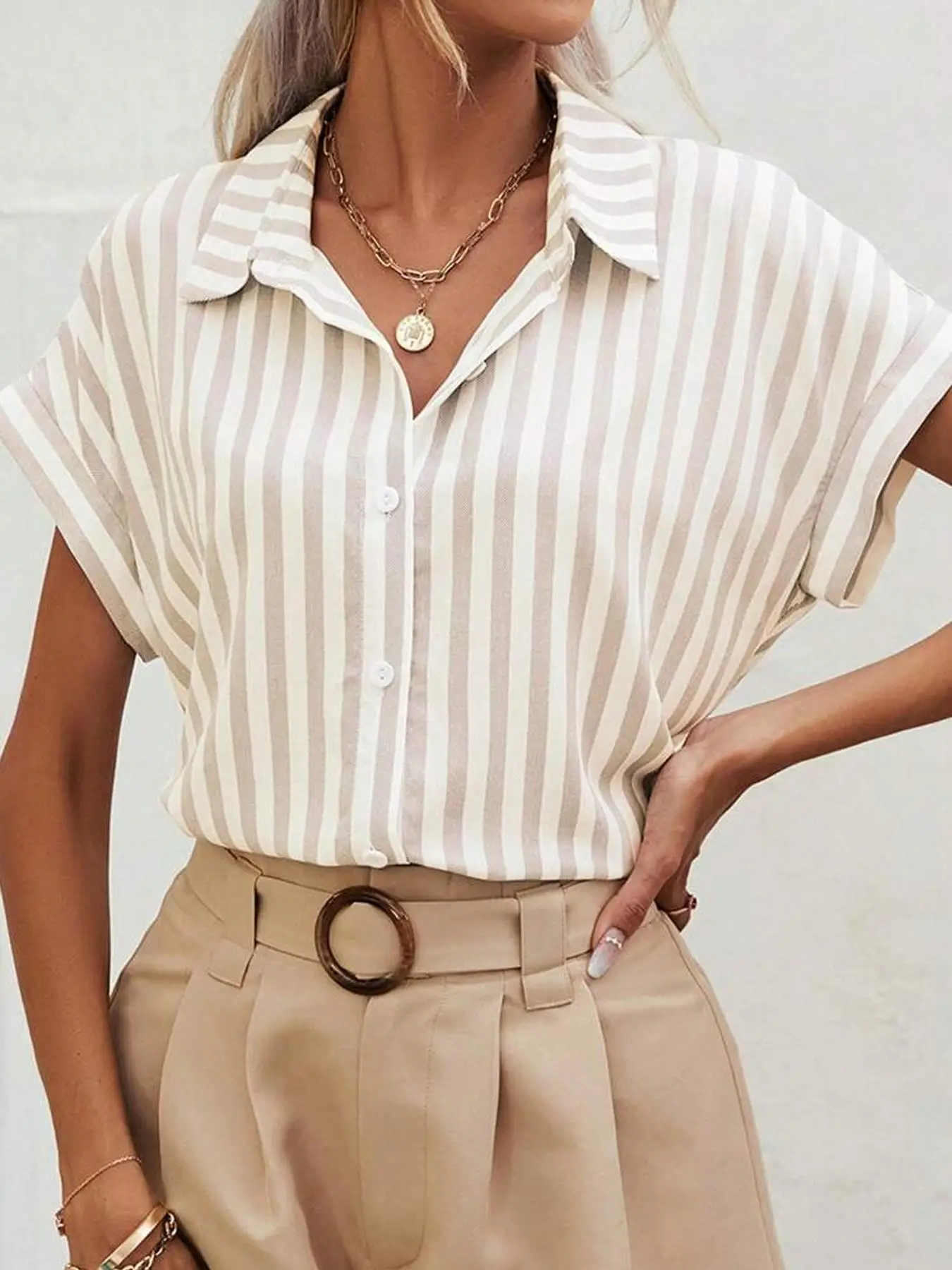 

【Plus Size】 Striped Print Shirt Collar Crop Top, Casual Short Sleeve Button Front Top for Daily Wear, Women's Plus Clothing for