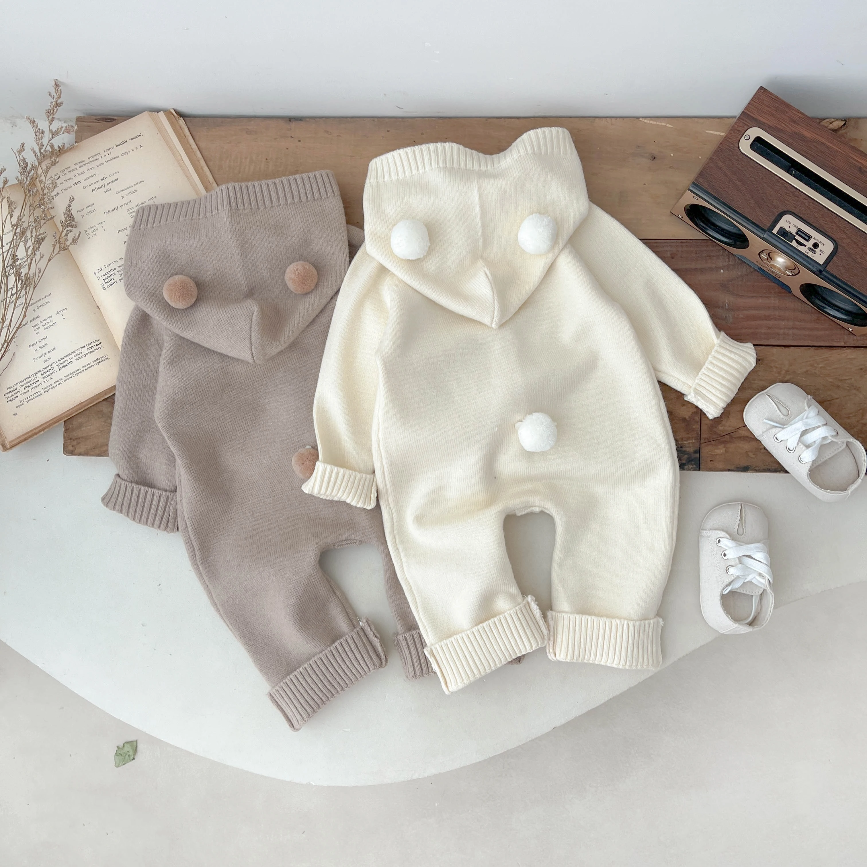 Winter And Autumn Newborn Baby Girls And Boys Baby Romper Bodysuits Solid Hooded Long-sleeved Cotton Korean Fashion Soft Casual