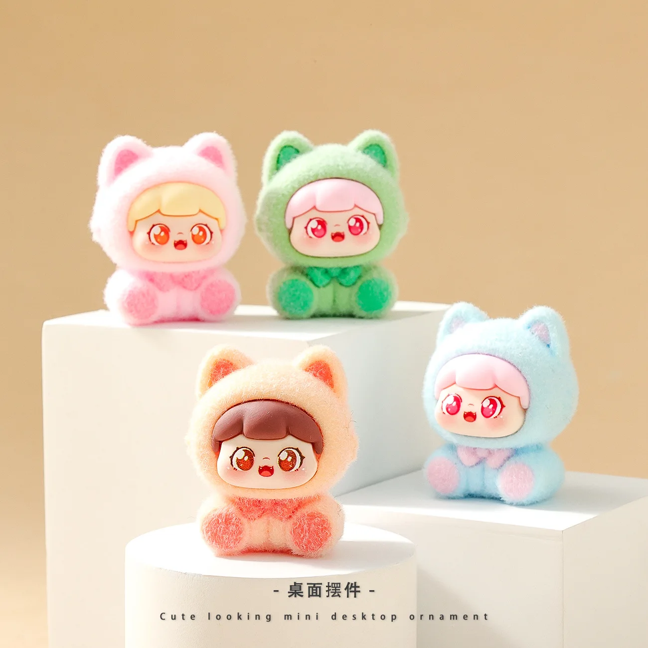 9 قطع من دمى القطط اللطيفة التي تلمس الحلي المنزلية على سطح الطاولة #1