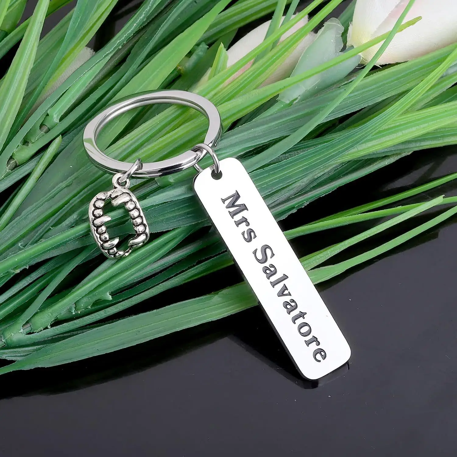 Wholesale of New Vampire Teeth Stainless Steel Keychain Halloween Gift Pendant for Men and Women