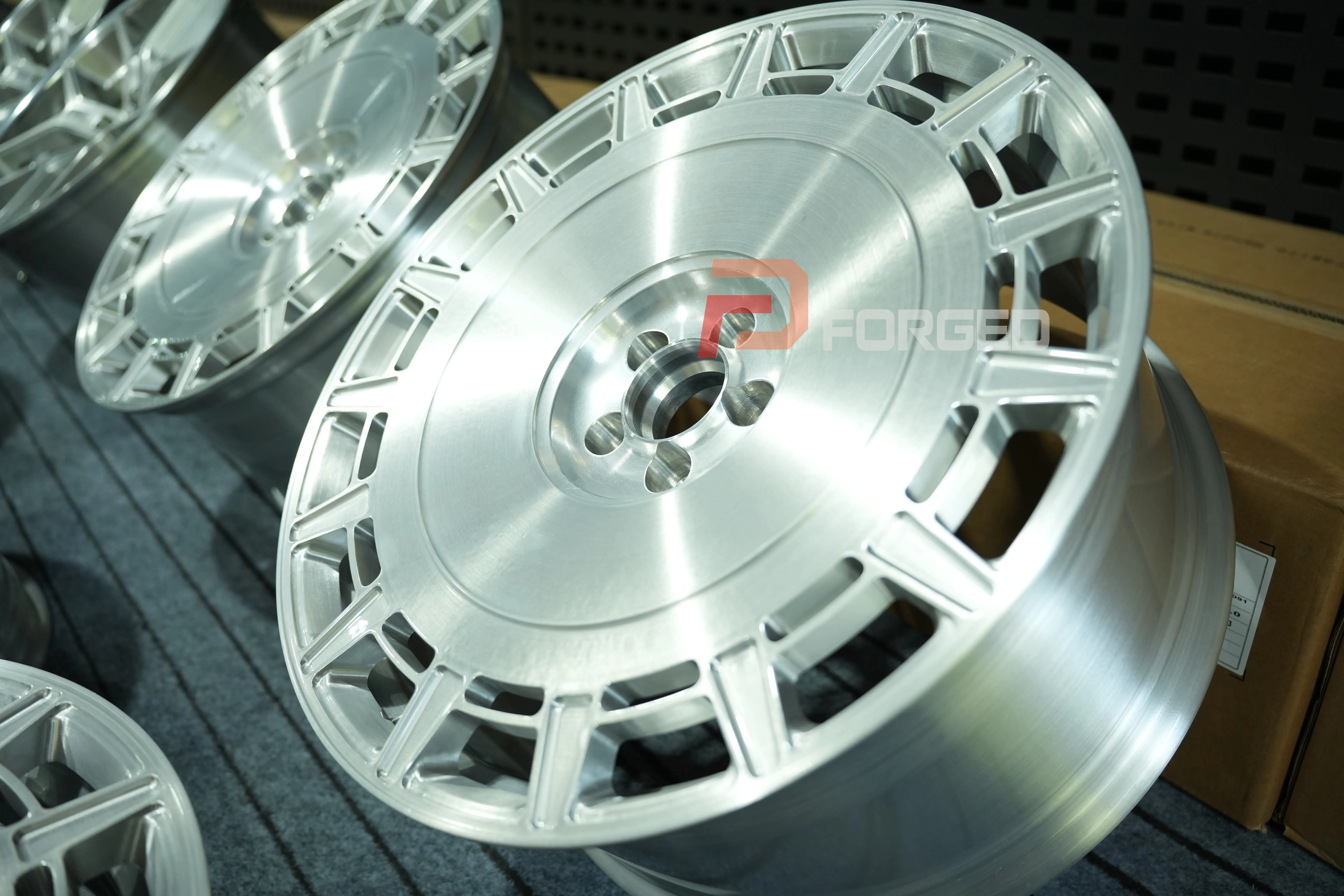 

Customized 6061-T6 Aluminium Alloy Dish Forged Wheel 15inch to 24inch
