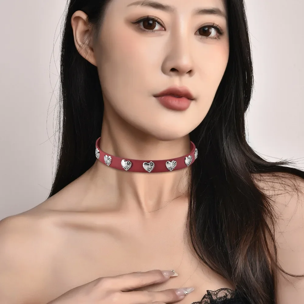 2025 Punk stile gotico stampa cuore rivetti a forma di cuore fibbia ad ardiglione catena al collo colletto in pelle girocollo catena clavicola donna