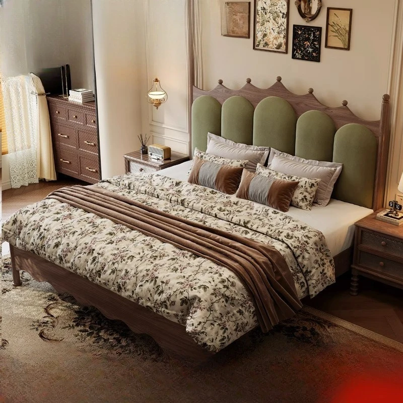 

Solid wood 1.8 meters double master bedroom French American medium and retro 1.5 meters single crown soft bag wooden bed