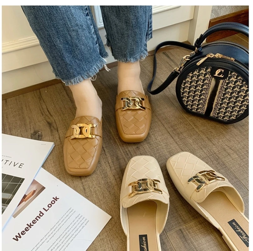 Women Slippers Light Soft Sole Outdoor Flat Mules Square Toe Shoes Slides Fashion Plaid Metal Buckle Lady Sandals Zapatos Mujer