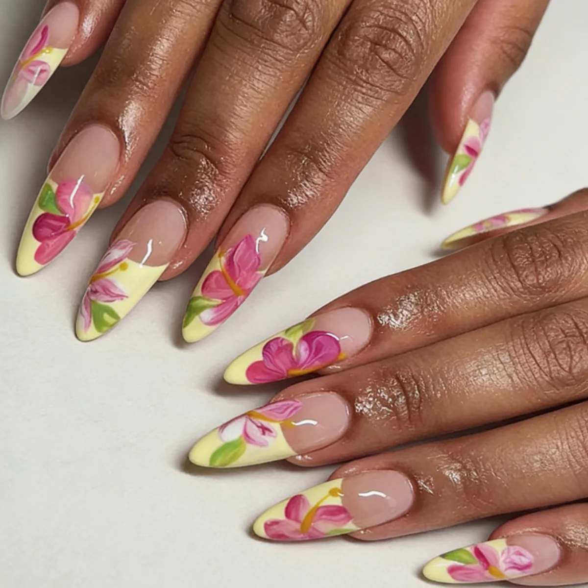 

24PCS Spring Yellow Pink Press on Nails Almond with Hand Painted Hibiscus Flower Floral Print False Nails Tropical Removable 네일팁