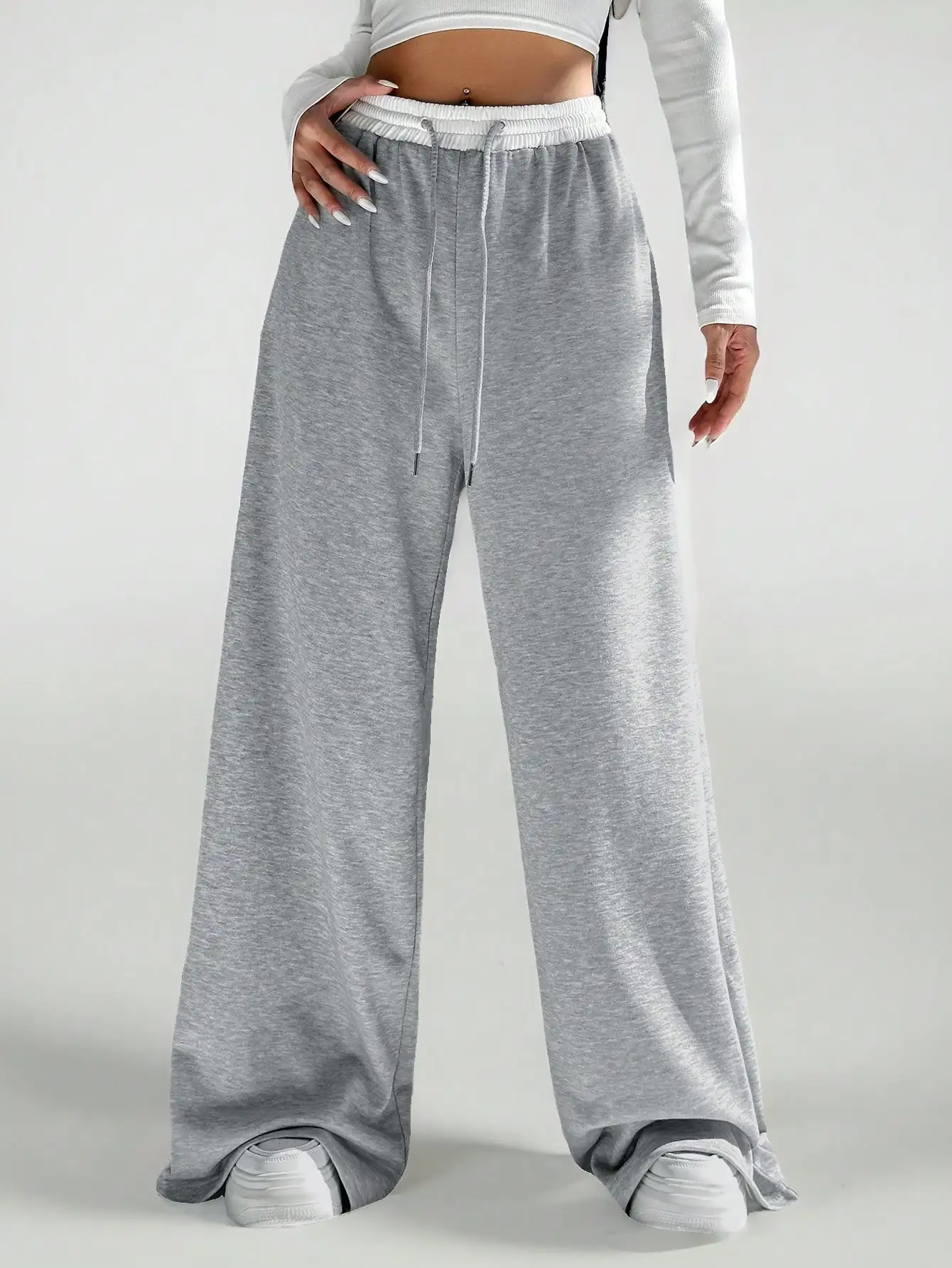 

Женские широкие спортивные брюки с высокой талией и контрастным поясом, свободного кроя, удобные для отдыха