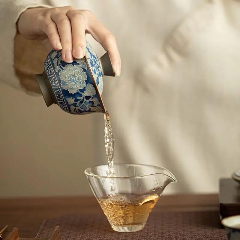 Ru Kiln Blue and White Porcelain Ingot Covered Bowl Ceramic Tea Maker Household Kung Fu Tea Set Gaiwan Hovering Rotating Tea Cup