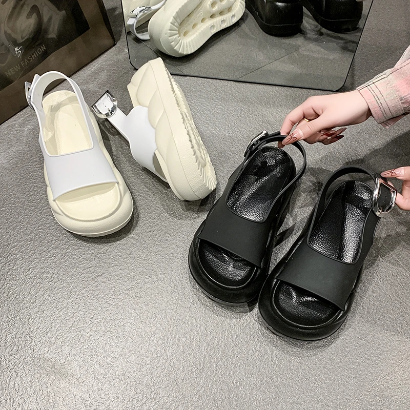 Sandalias de plataforma para Mujer, novedad de verano 20220, diseño de hebilla a la moda, sandalias cómodas con parte inferior de bizcocho, Sandalia Zapatos para Mujer