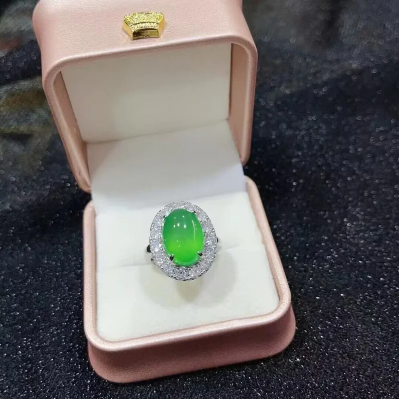 

Silver Plated Inlaid-like White Chalcedony Grandeur Design Emerald Green Agate New Women's Ring