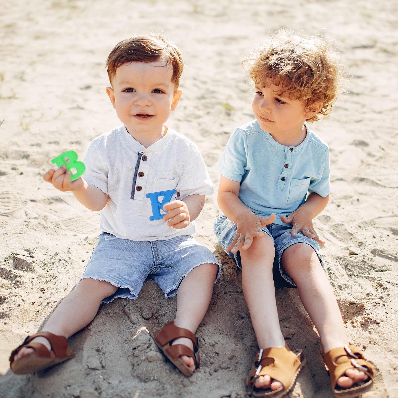 26個の砂型アルファベット文字子供用教育ビーチプレイセット、数字や数学記号の認識に最適、楽しい遊び