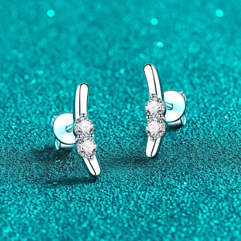 Platinum Pt950 0.4 Carat Moissanite Diamond Stud Earrings for Women Rabbit Ears Cute Sweet Earrings Wedding Fine Jewelry Gift