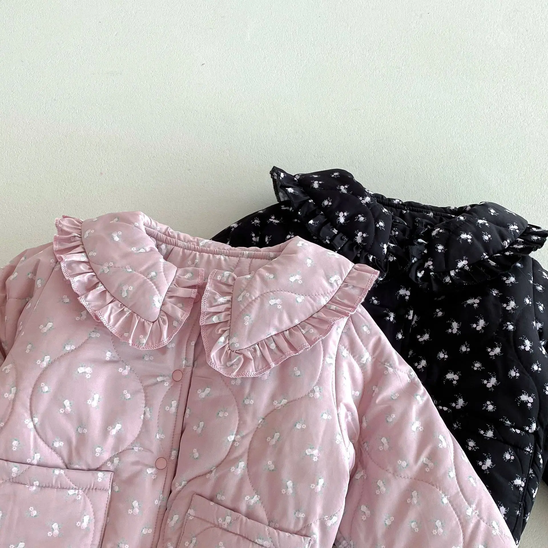 ملابس خارجية مخملية مطبوعة بالزهور للفتيات الجميلات للخريف والشتاء سترة مبطنة بالقطن للأطفال معاطف دافئة سميكة واحدة الصدر