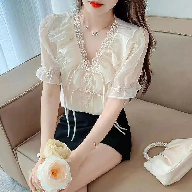 

Новая летняя французская кружевная шифоновая блузка женская с рюшами и v-образным вырезом с коротким рукавом