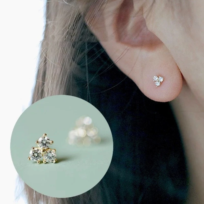 1-Pair Triangular Synthetic Zircon Earrings Cute and Simple Style Women's Fashion and Elegant Versatile Earrings
