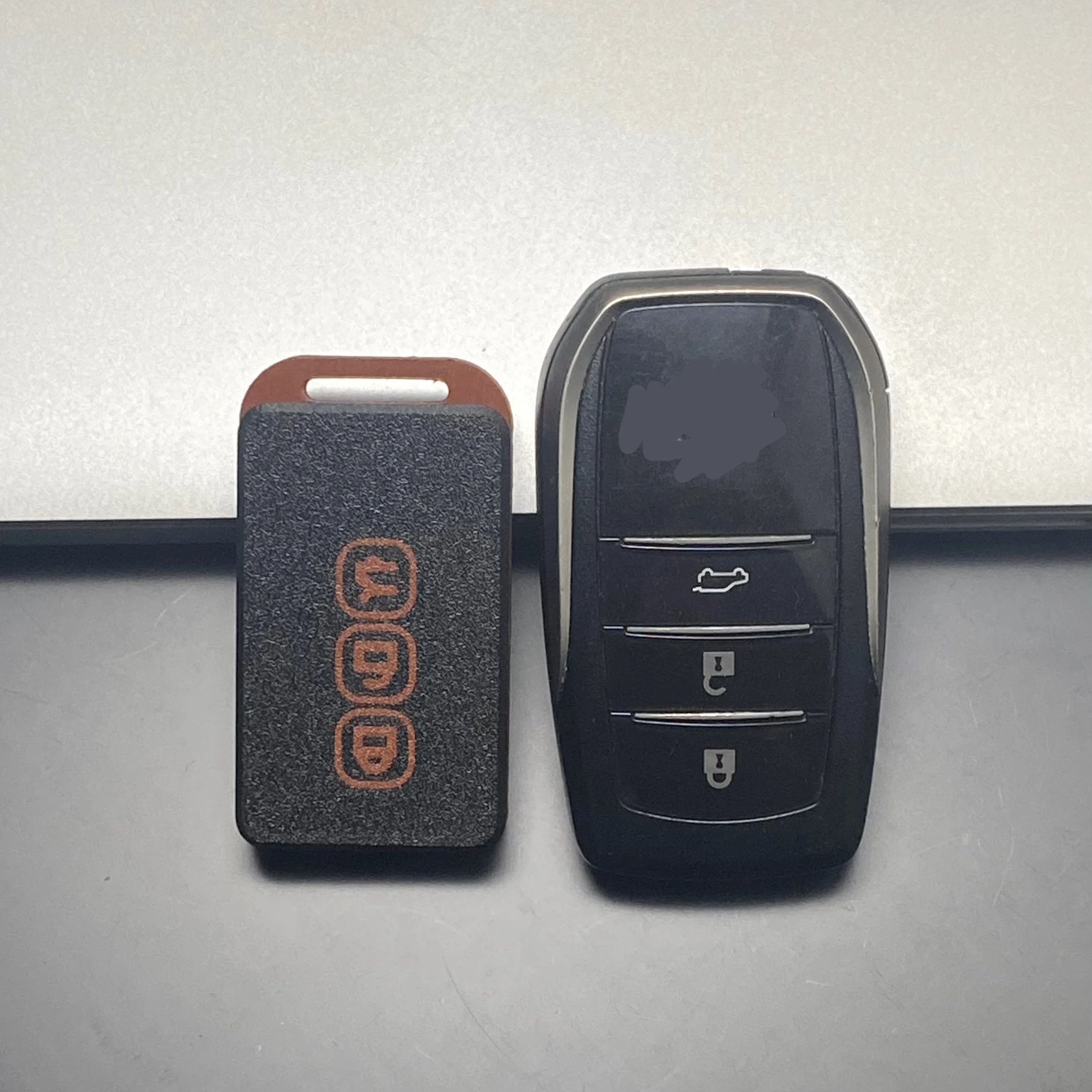 

Suitable for Toyota Corolla, Camry, Levin, Highlander, Prado, Crown RAV4 modification and shell replacement