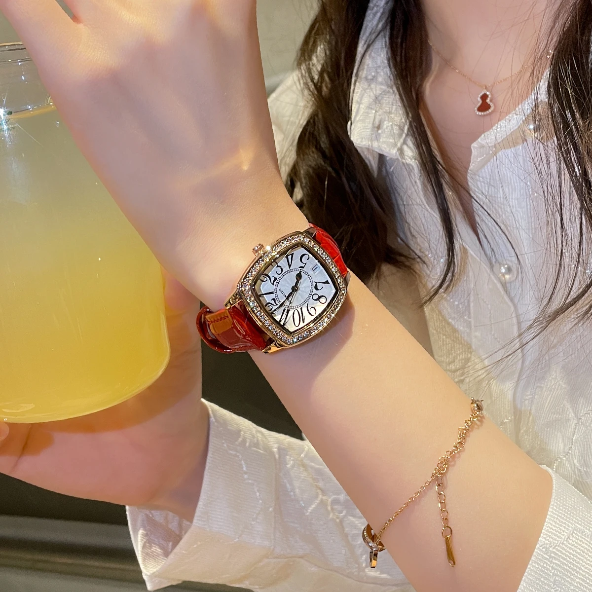 CILOA 2025 ساعة كوارتز نسائية جديدة من Tonneau - عتيقة، فاخرة وأنيقة، مقاومة للماء