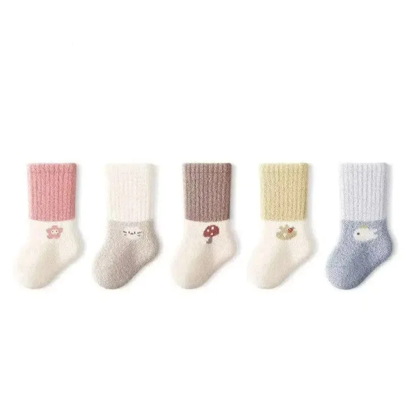 5 أزواج من جوارب الأطفال للخريف والشتاء من الصوف السميك بألوان متباينة جوارب متوسطة الأنبوب للأولاد والبنات لحديثي الولادة