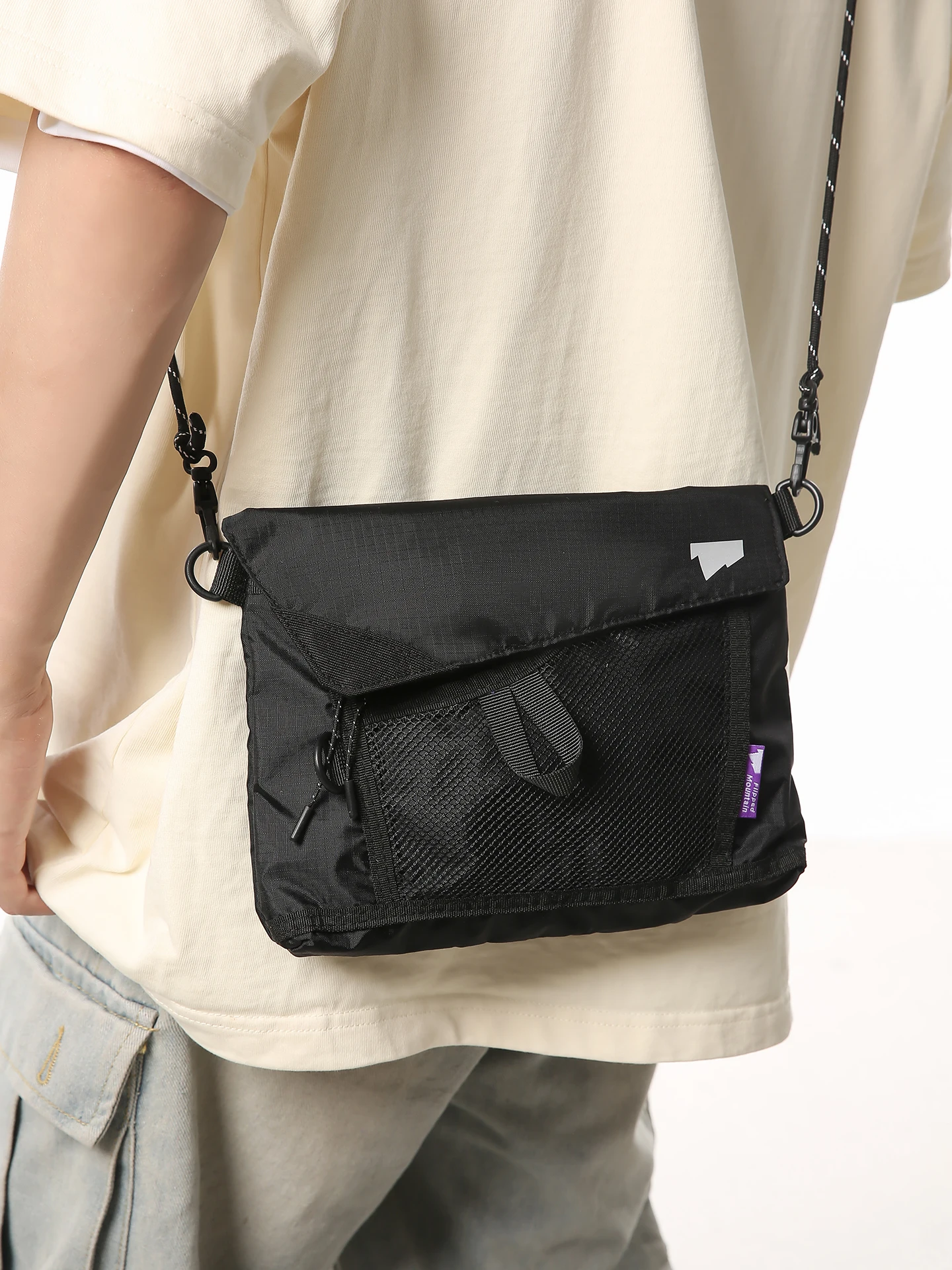 Casual Fashionable Lightweight Crossbody Bag Unisex Nylon Pure Color Zipper Closure Single Shoulder Backpack for Youth Leisure