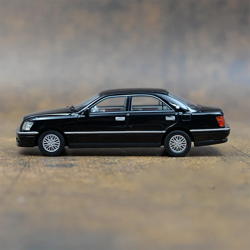 Original 1/43 Scale Toyota Crown Royal Saloon G Simulation Resin Car Model Static Display Collectible Toy Gift Souvenir