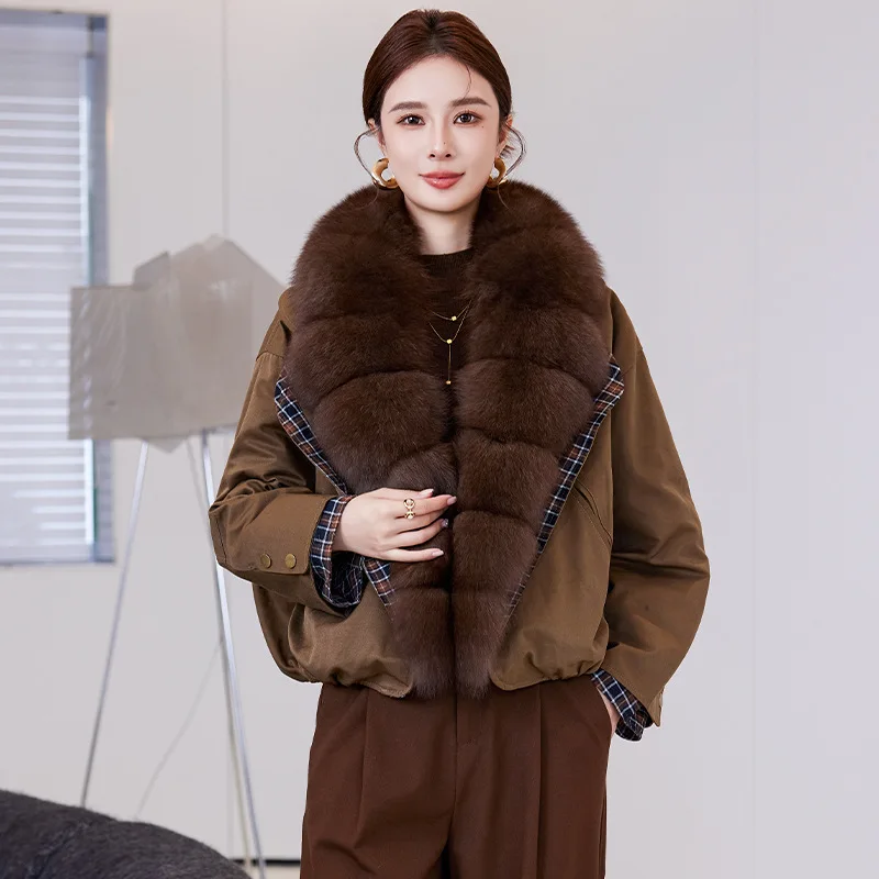 سترة نسائية كبيرة الحجم شتوية فضفاضة تناسب سترة قصيرة مع ياقة من الفرو موضة جديدة للتنقل الأنيق