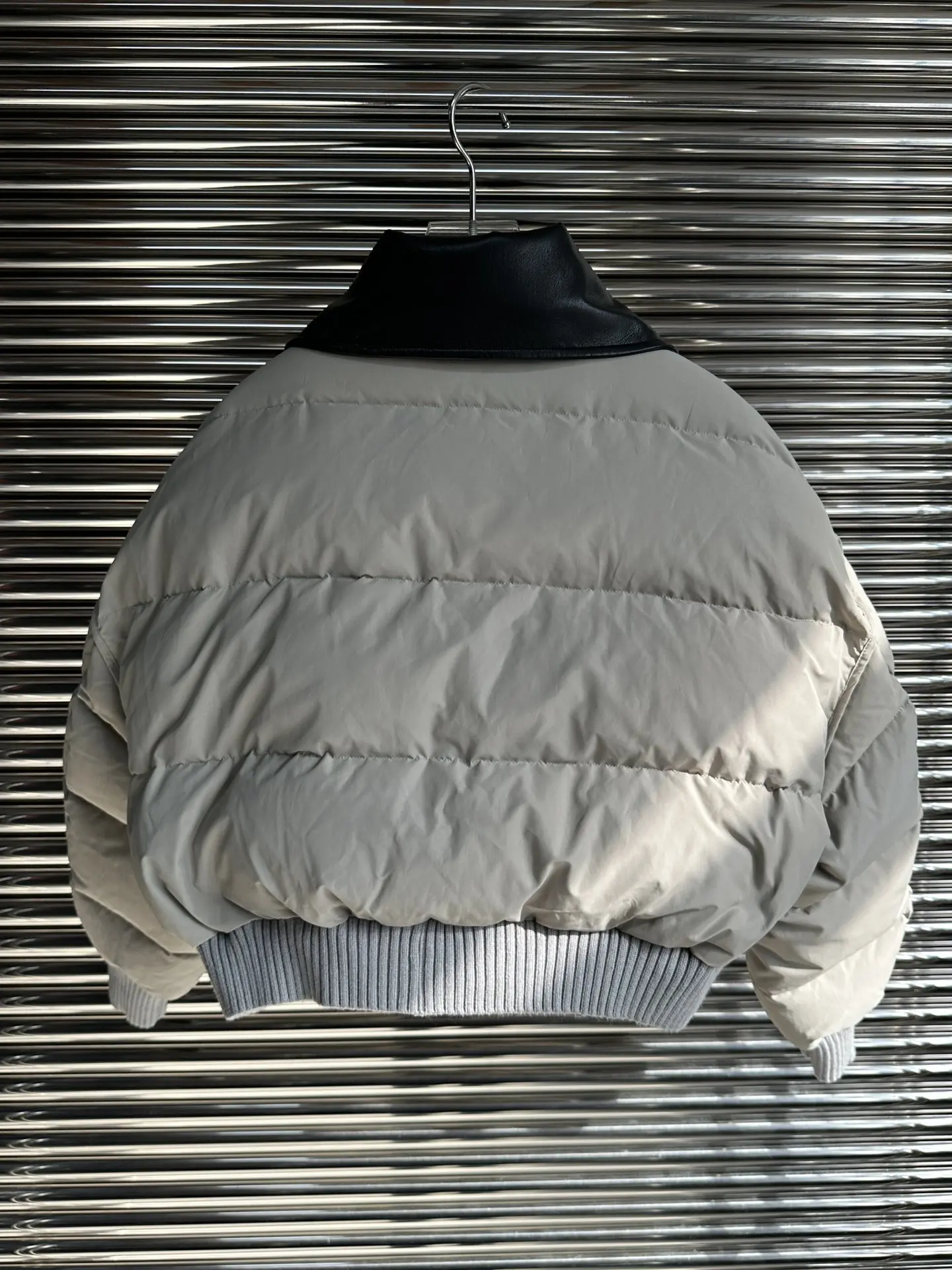 2025 Ropa de mujer Chaqueta de plumón con bloques de color con solapa Nuevo 1027