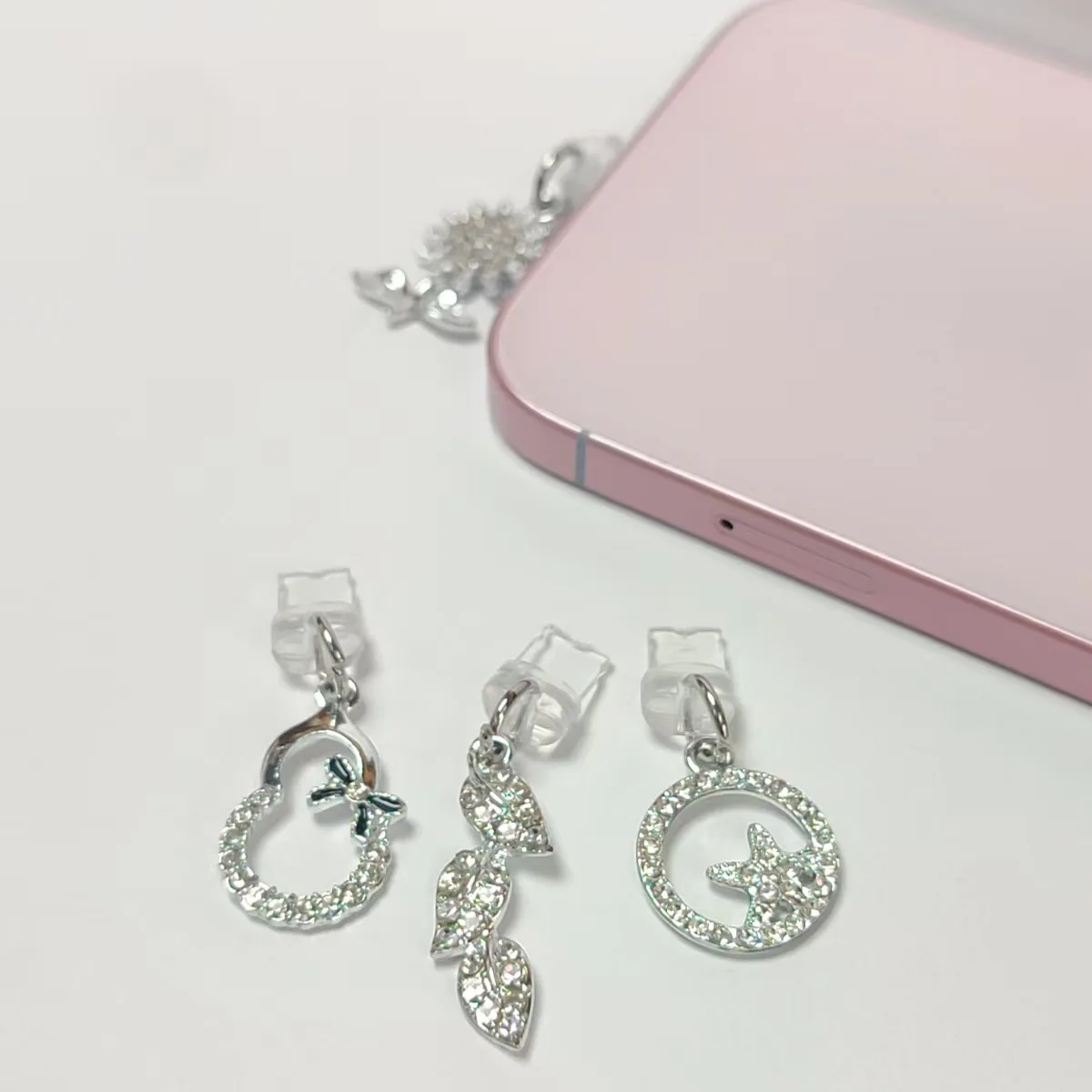 

Милая пылезащитная заглушка для телефона Calabash для IPhone 16 15, интерфейс зарядки Type-C, пылезащитная заглушка для телефона, подвеска, украшение для Samsung