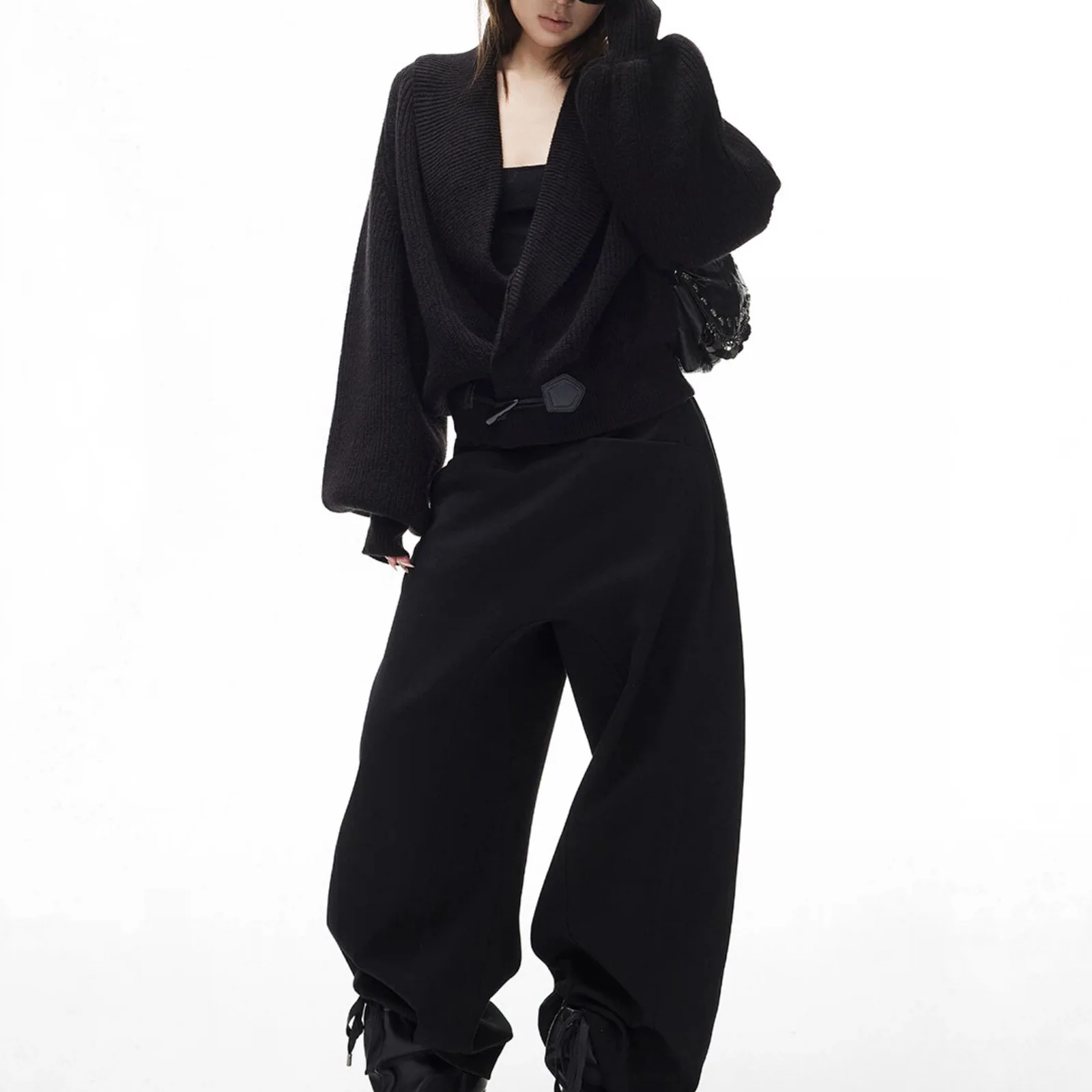 Vertical pit collar, flip collar, overlapping placket, horn buckle, lantern sleeves, loose white and black sweater view 4