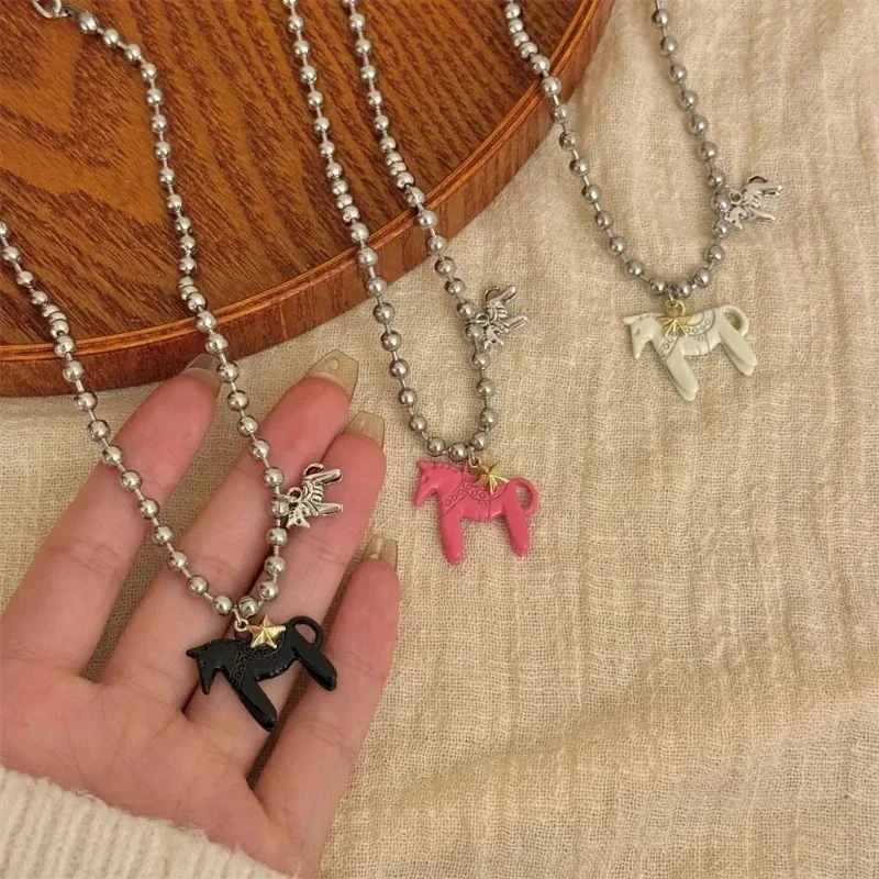 قلادة على شكل حصان لطيفة للنساء، سلسلة ترقوة عصرية وجميلة ورائعة ومتعددة الاستخدامات، مجوهرات راقية