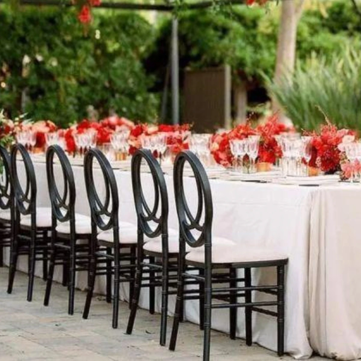 Modern stackable black chivari chairs party black chairs for decor wholesale wedding and event black chairs