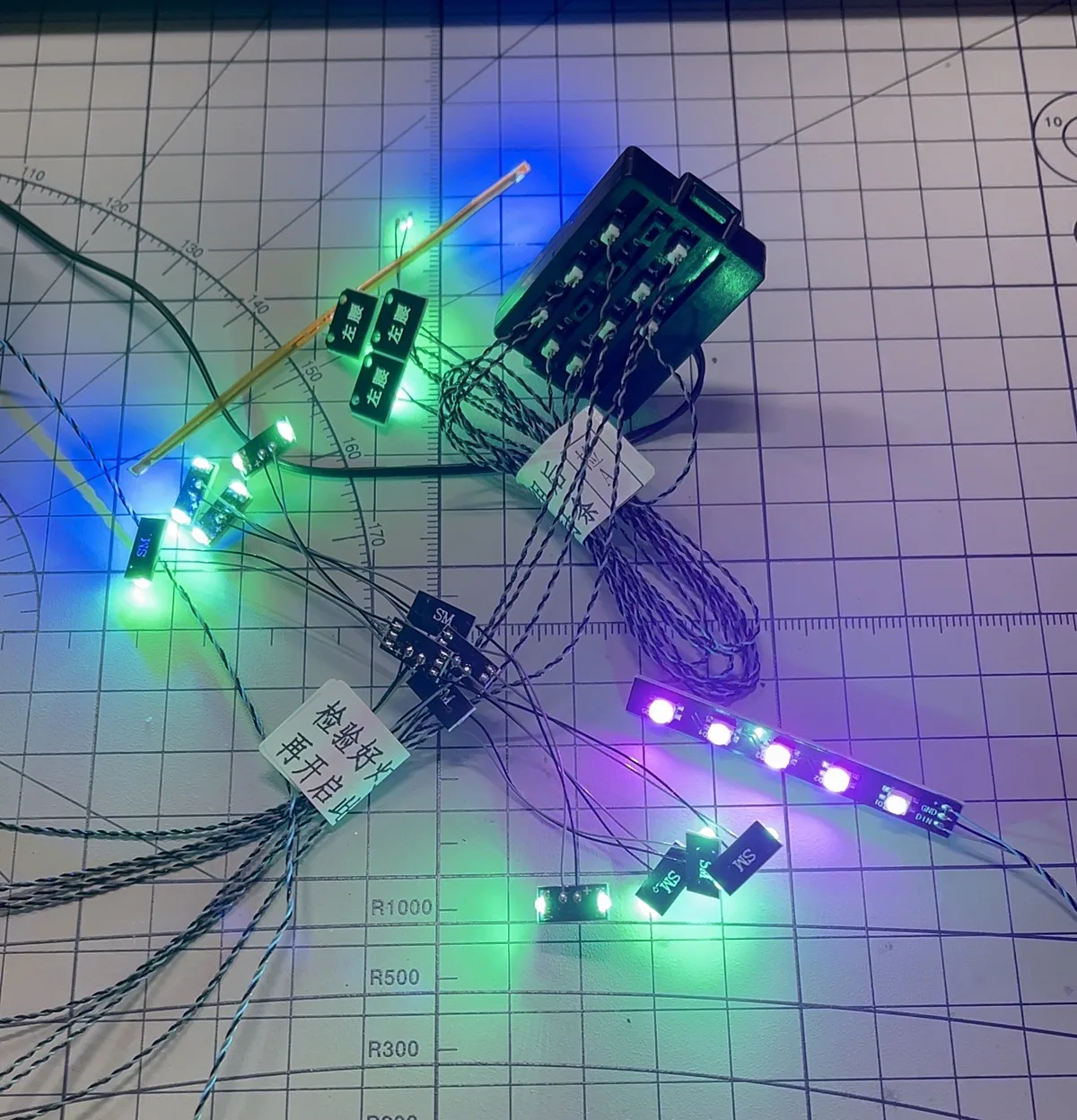 وحدة KOSMOS للتحكم عن بعد LED معدلة لنموذج الفضيلة MG 1/100 GN-005 DK007 *